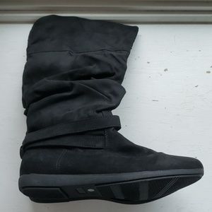 Womens size11 velvet black boots never worn